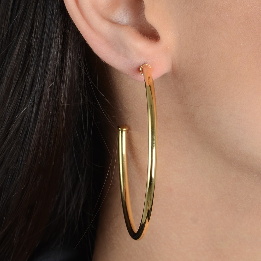 Large Hoop Earring in Gold_Model