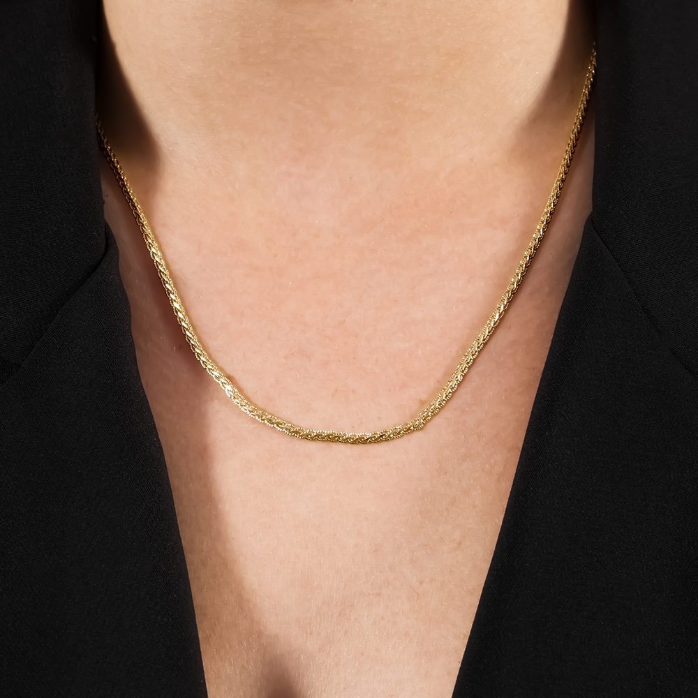 Wheat Chain Necklace in Gold_Model