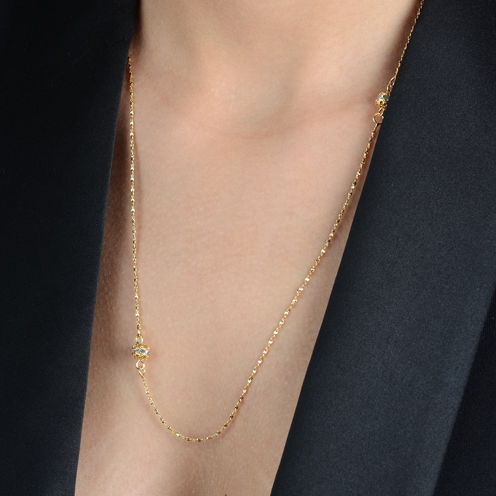Omega Chain Necklace in Gold_Model