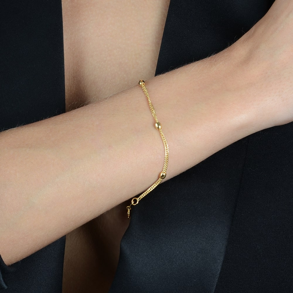 Baubles Chain Bracelet in Gold_Model