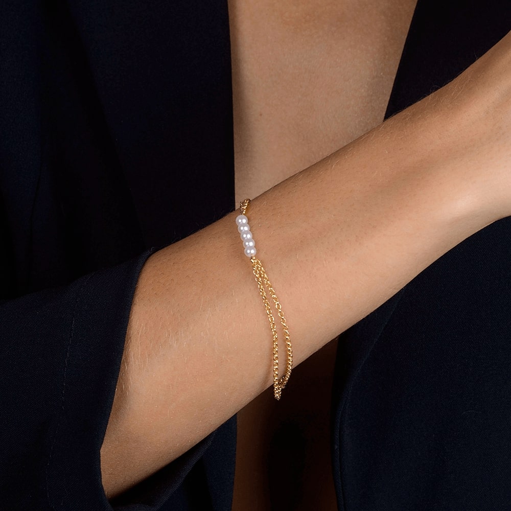 Double Chain and Pearls Bracelet in Gold_Model