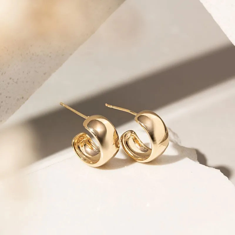 Small Hoop Earring 15mm in Gold