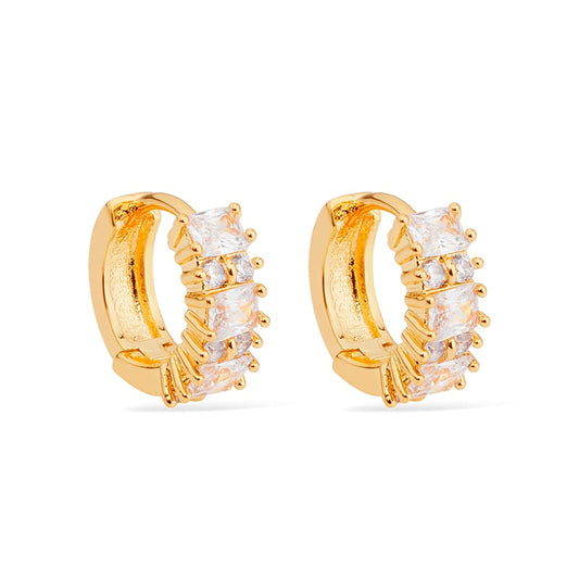 Lab-Grown Diamond Huggie Earring in Gold_single
