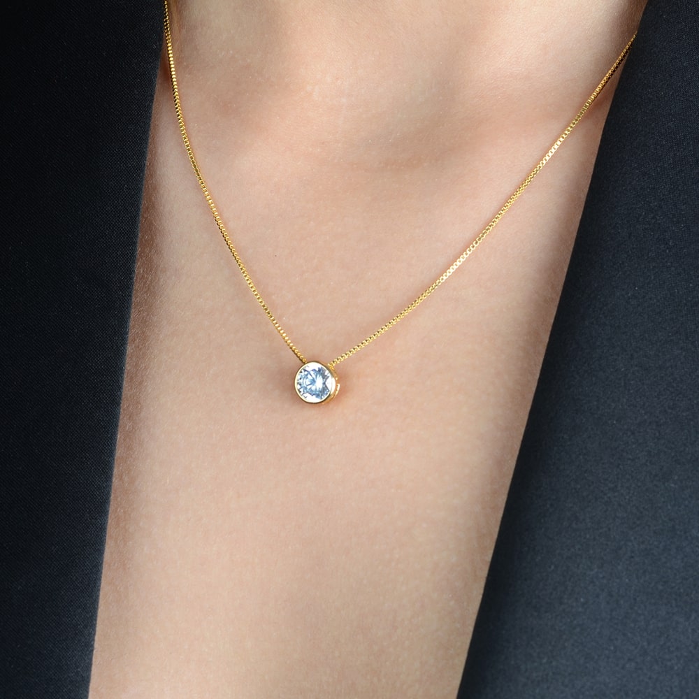 Lab-grown Diamond Necklace in Gold_Model