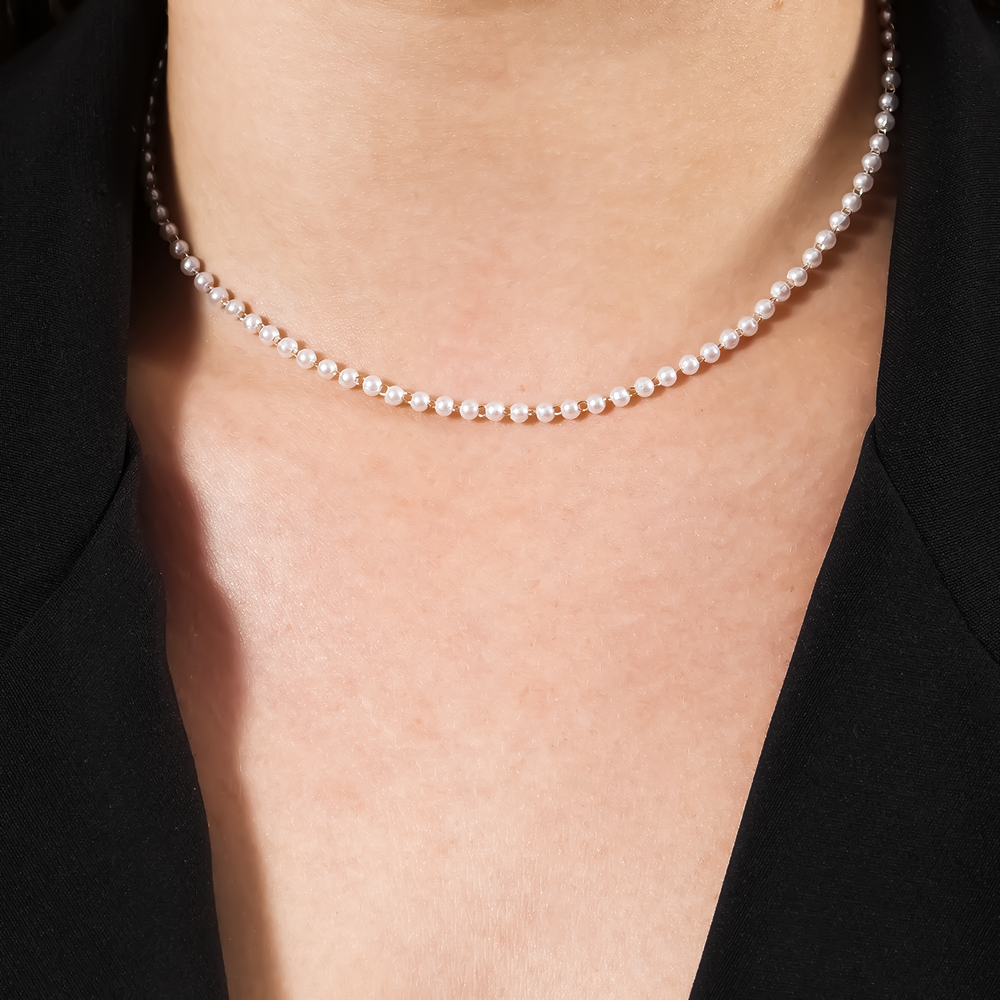 Micro Pearls Choker Necklace in Gold_Model